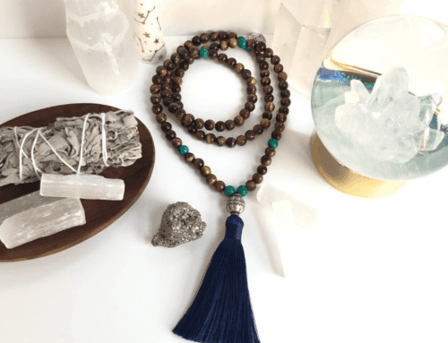 Comment méditer avec un collier mala